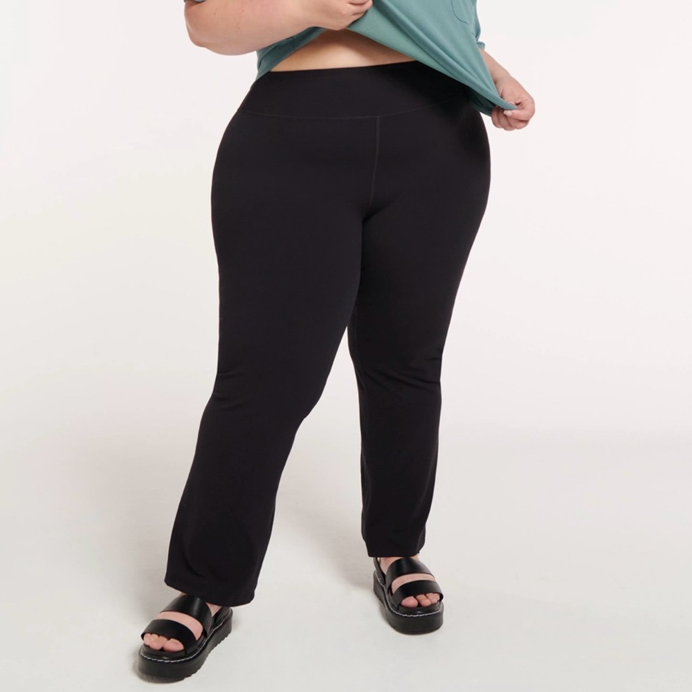 🐣NWOT Women’s Tek Gear Black Flair Leggings